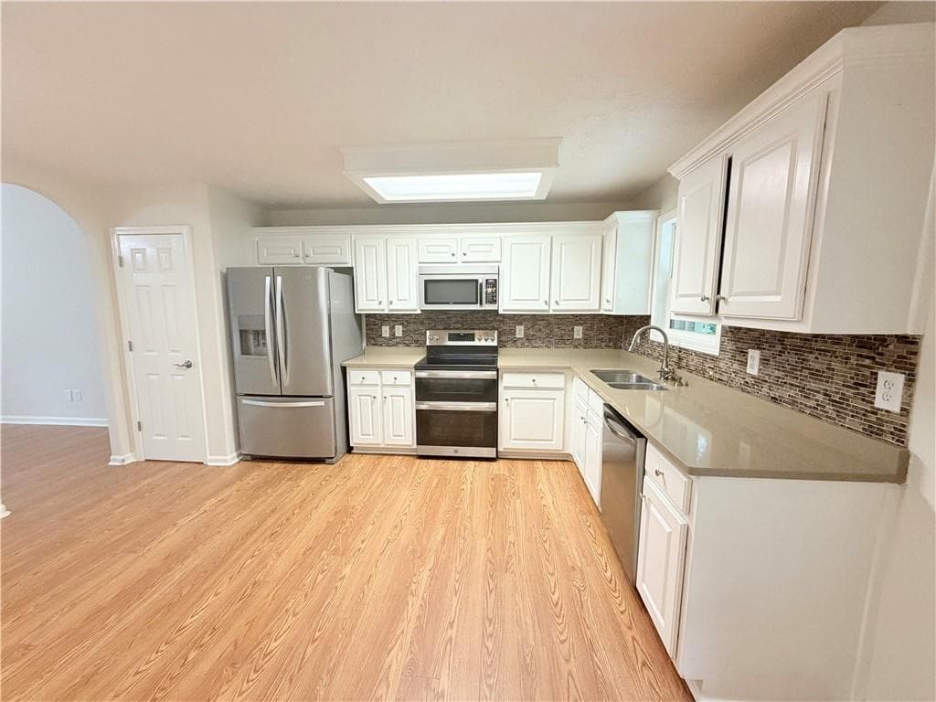 4 bedroom, 3 bathroom, 2,106 sq ft single family residence for sale at 112 Platte Street, Winder, GA 30680 — photo 2