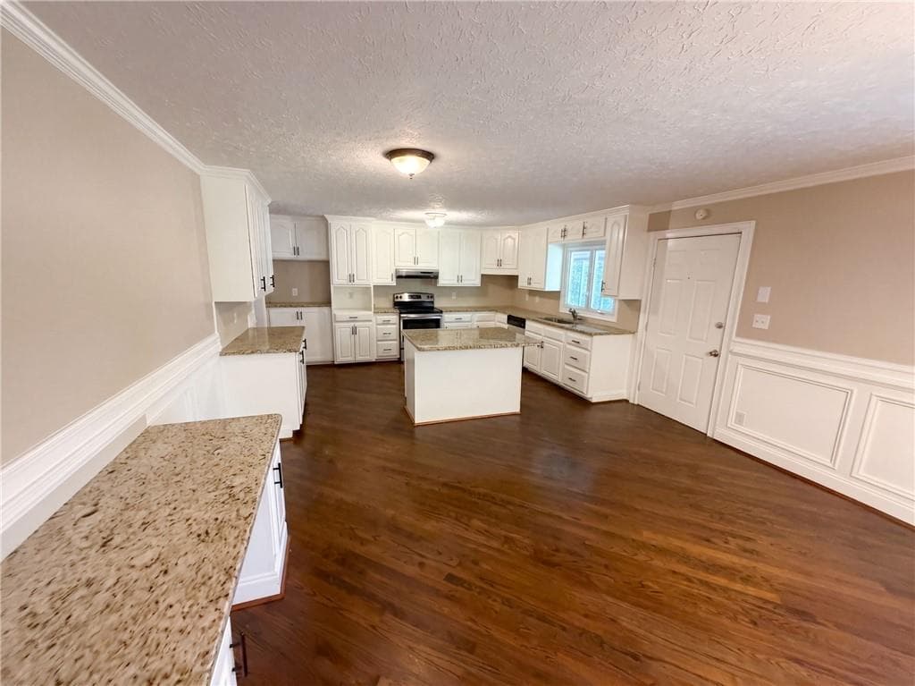4 bedroom, 3 bathroom, 2,880 sq ft single family residence for sale at 6257 N Summers Circle, Douglasville, GA 30135 — photo 2