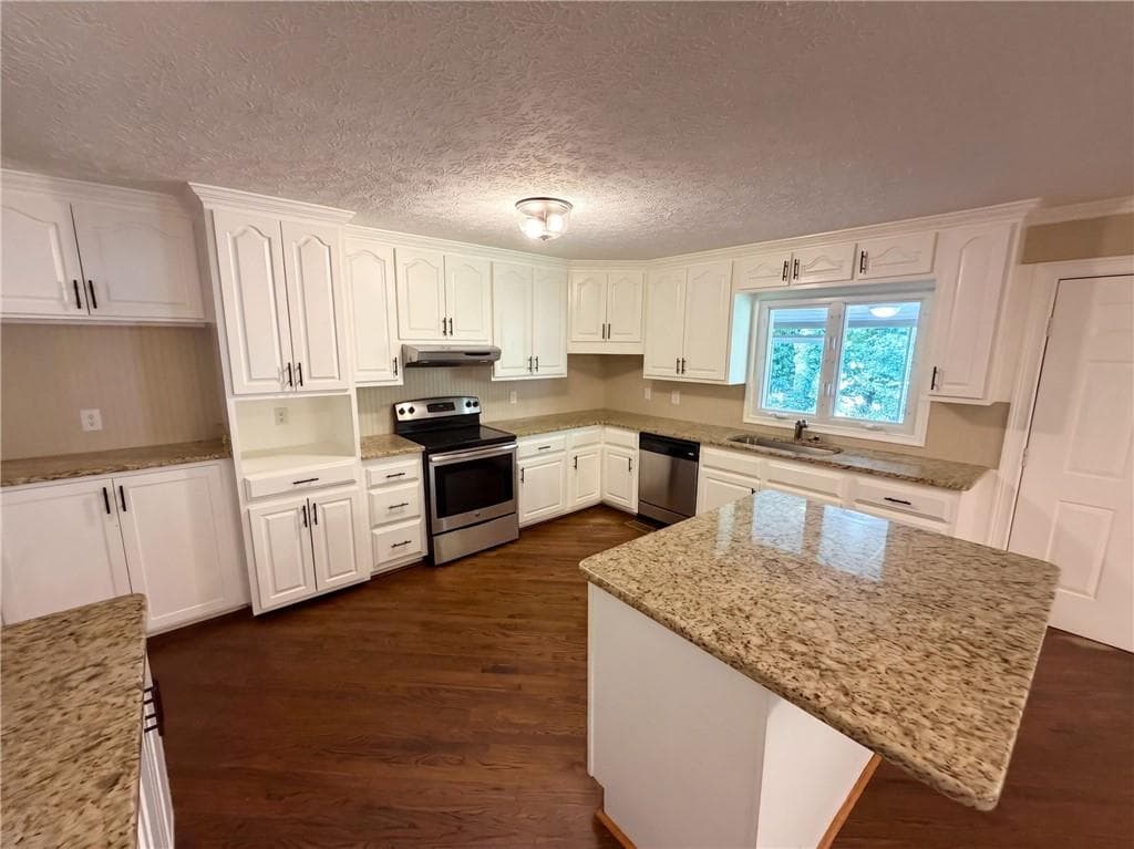 4 bedroom, 3 bathroom, 2,880 sq ft single family residence for sale at 6257 N Summers Circle, Douglasville, GA 30135 — photo 6
