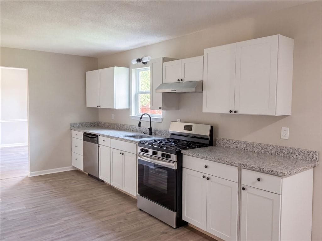 4 bedroom, 3 bathroom, 3,113 sq ft single family residence under contract at 2124 Hairston Creek Parkway, Decatur, GA 30035 — photo 2