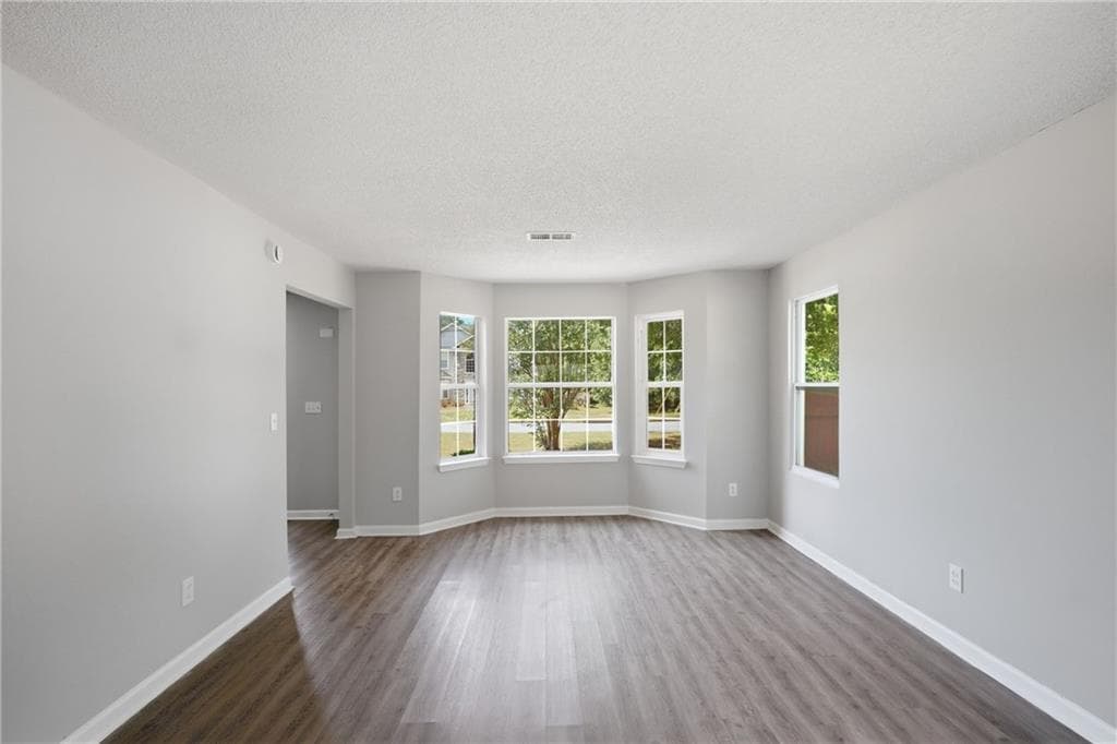 4 bedroom, 3 bathroom, 3,113 sq ft single family residence under contract at 2124 Hairston Creek Parkway, Decatur, GA 30035 — photo 7