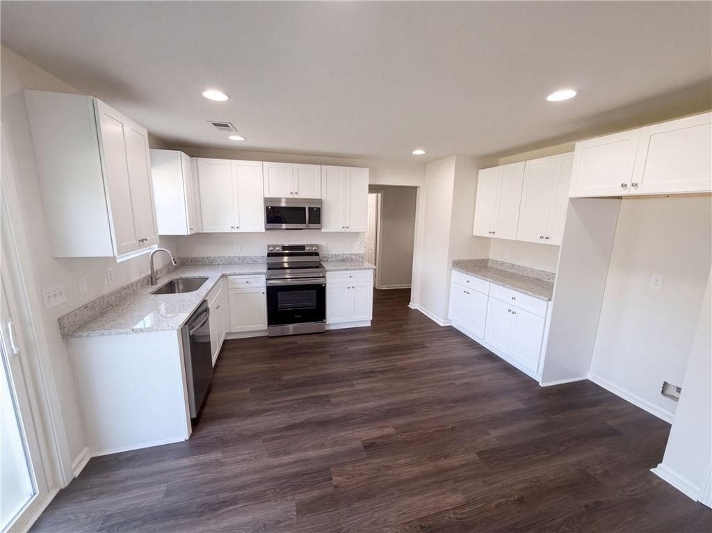 4 bedroom, 3 bathroom, 2,198 sq ft single family residence for sale at 7402 Walton Hill, Fairburn, GA 30213 — photo 2