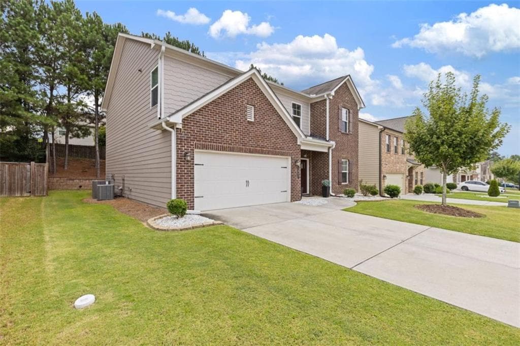 4 bedroom, 3 bathroom, 2,554 sq ft single family residence for sale at 1807 Weatherbrook Circle, Lawrenceville, GA 30043 — photo 3