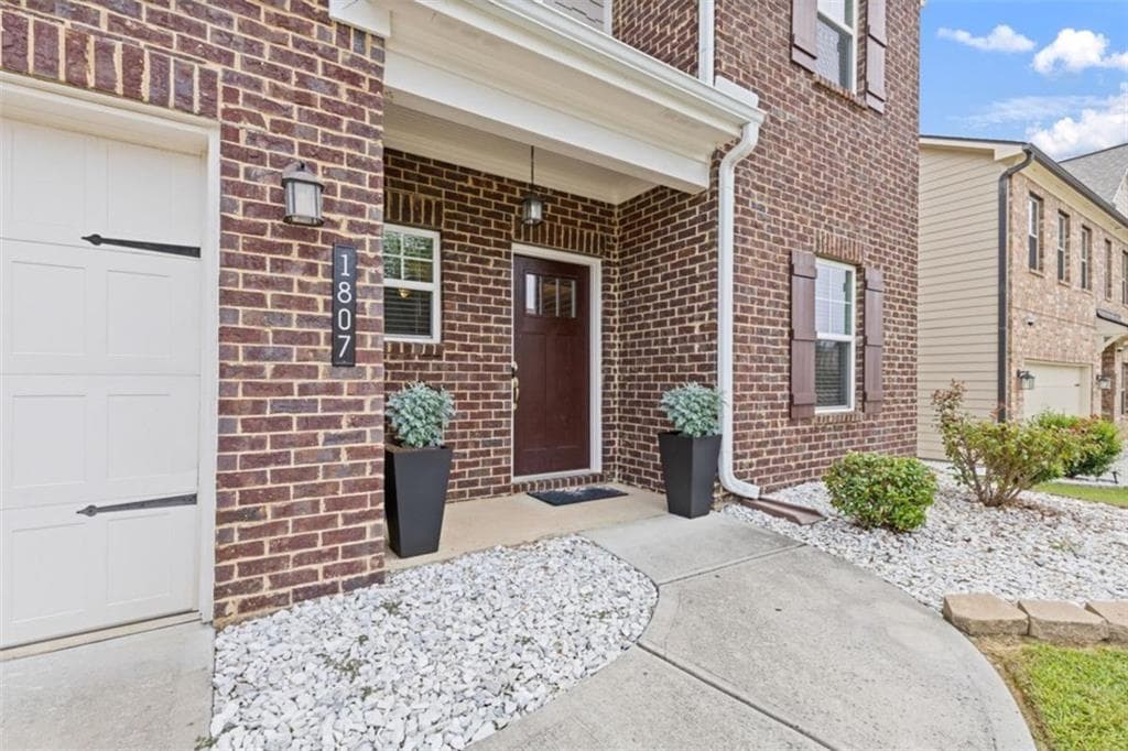 4 bedroom, 3 bathroom, 2,554 sq ft single family residence for sale at 1807 Weatherbrook Circle, Lawrenceville, GA 30043 — photo 6