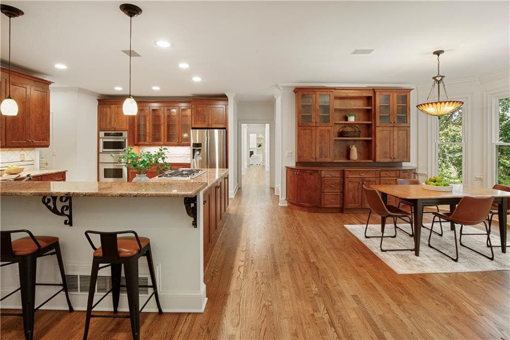 5 bedroom, 6 bathroom, 8,055 sq ft single family residence for sale at 8370 Sentinae Chase Drive, Roswell, GA 30076 — photo 8