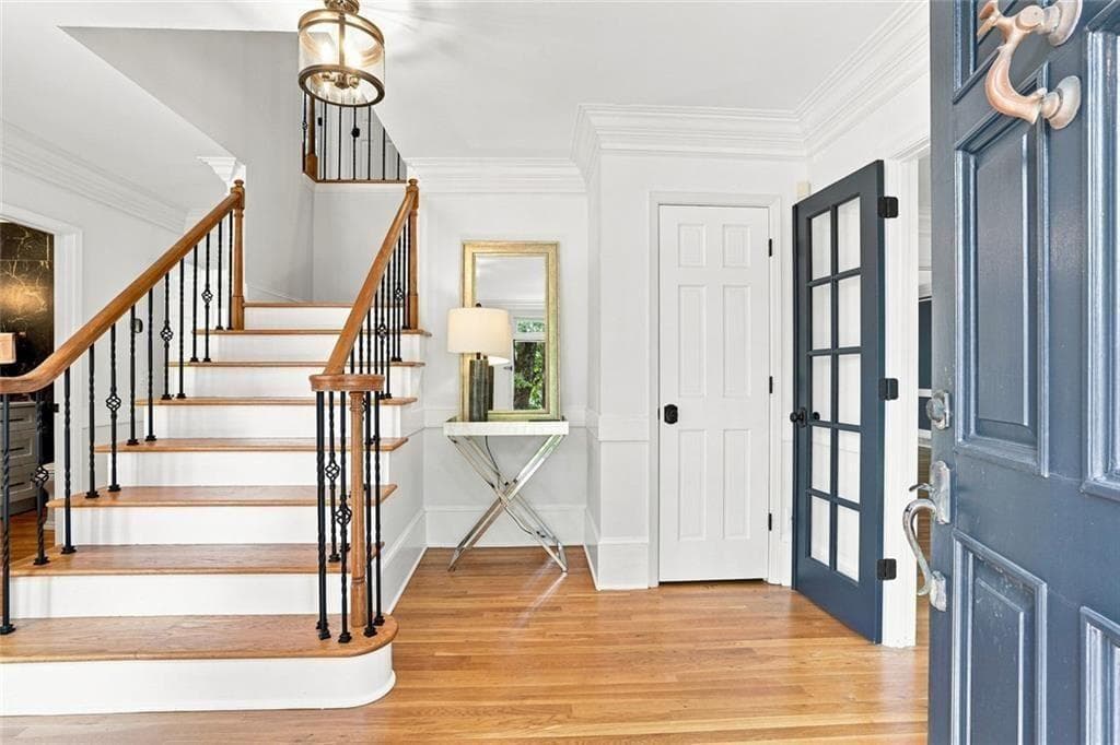 5 bedroom, 5 bathroom, 5,166 sq ft single family residence for sale at 7680 Dunvegan Close, Sandy Springs, GA 30350 — photo 2