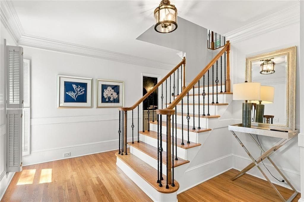 5 bedroom, 5 bathroom, 5,166 sq ft single family residence for sale at 7680 Dunvegan Close, Sandy Springs, GA 30350 — photo 3