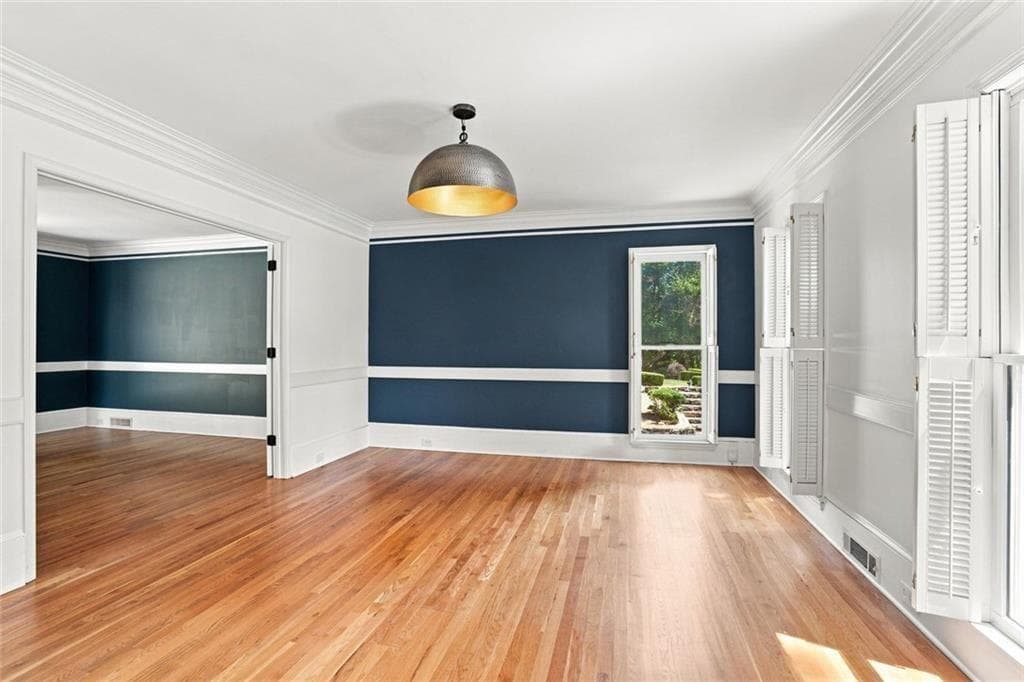 5 bedroom, 5 bathroom, 5,166 sq ft single family residence for sale at 7680 Dunvegan Close, Sandy Springs, GA 30350 — photo 5