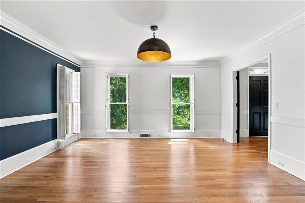 5 bedroom, 5 bathroom, 5,166 sq ft single family residence for sale at 7680 Dunvegan Close, Sandy Springs, GA 30350 — photo 7
