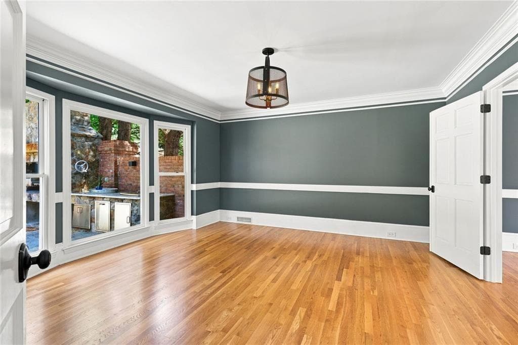 5 bedroom, 5 bathroom, 5,166 sq ft single family residence for sale at 7680 Dunvegan Close, Sandy Springs, GA 30350 — photo 9