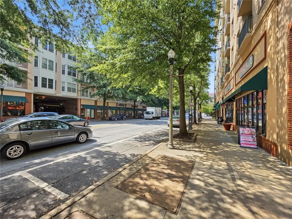 1 bedroom, 1 bathroom, 732 sq ft condominium for sale at 230 E Ponce De Leon Avenue 420, Decatur, GA 30030 — photo 2