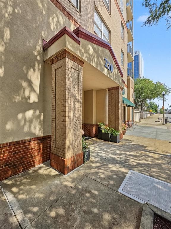 1 bedroom, 1 bathroom, 732 sq ft condominium for sale at 230 E Ponce De Leon Avenue 420, Decatur, GA 30030 — photo 3