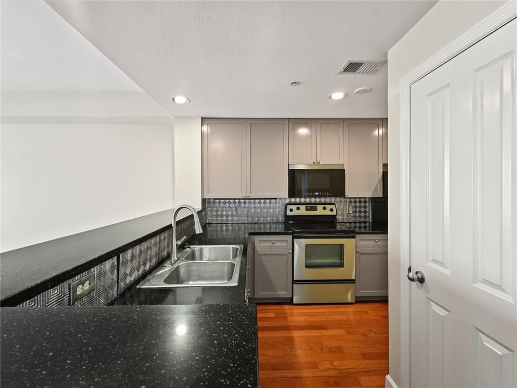1 bedroom, 1 bathroom, 732 sq ft condominium for sale at 230 E Ponce De Leon Avenue 420, Decatur, GA 30030 — photo 6