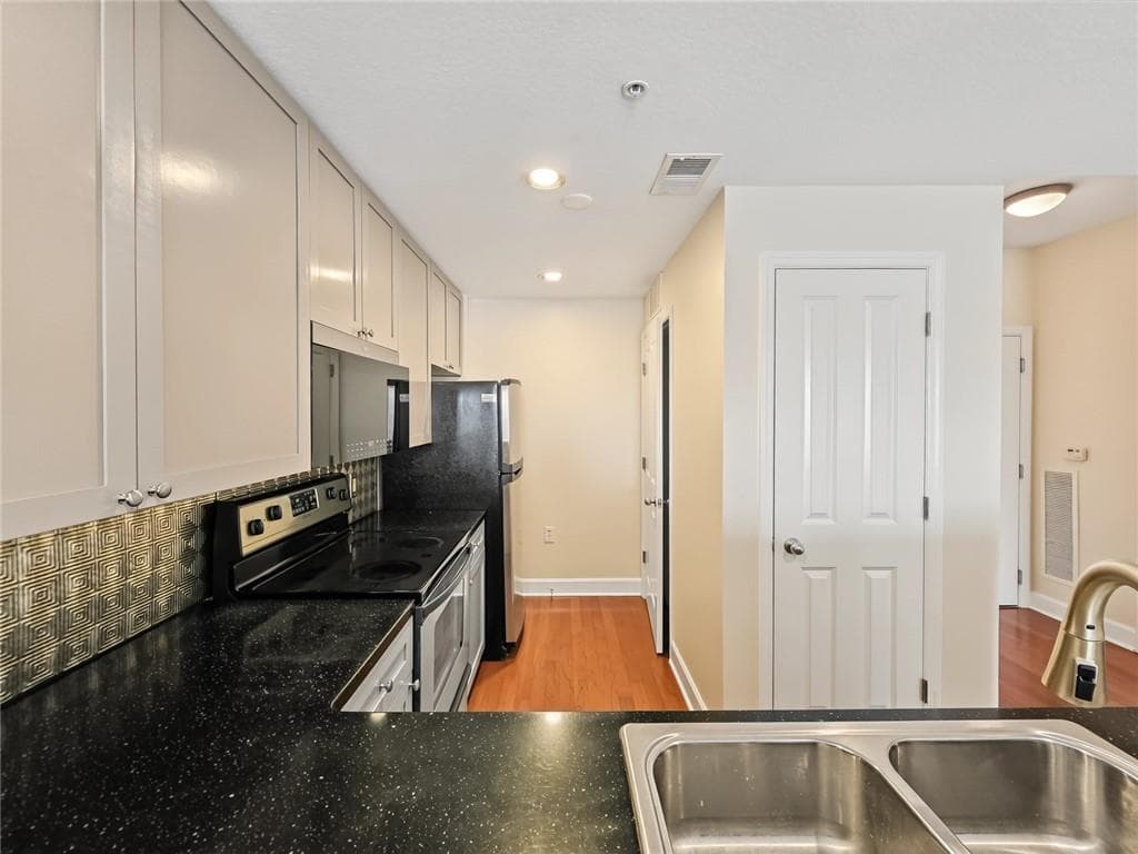 1 bedroom, 1 bathroom, 732 sq ft condominium for sale at 230 E Ponce De Leon Avenue 420, Decatur, GA 30030 — photo 10