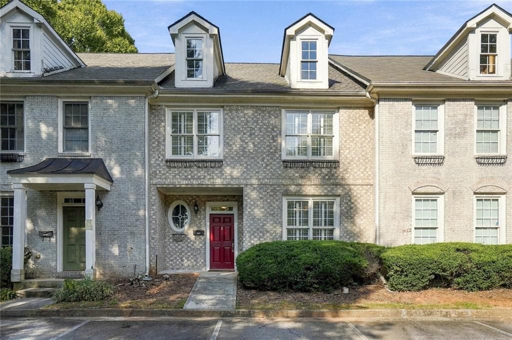 3 bedroom, 3 bathroom, 1,986 sq ft townhouse for sale at 1822 Rue De Montreal, Tucker, GA 30084 — photo 3