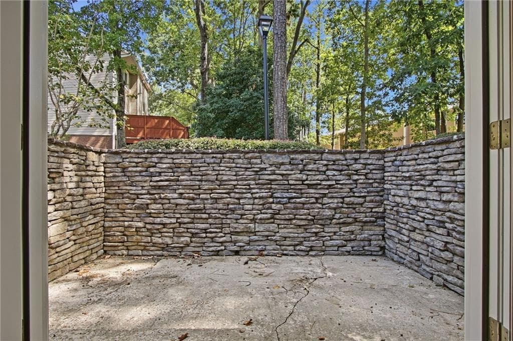 3 bedroom, 3 bathroom, 2,872 sq ft townhouse under contract at 64 Basswood Circle, Sandy Springs, GA 30328 — photo 4
