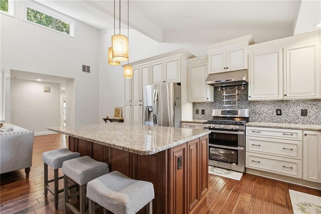 3 bedroom, 3 bathroom, 2,872 sq ft townhouse under contract at 64 Basswood Circle, Sandy Springs, GA 30328 — photo 6