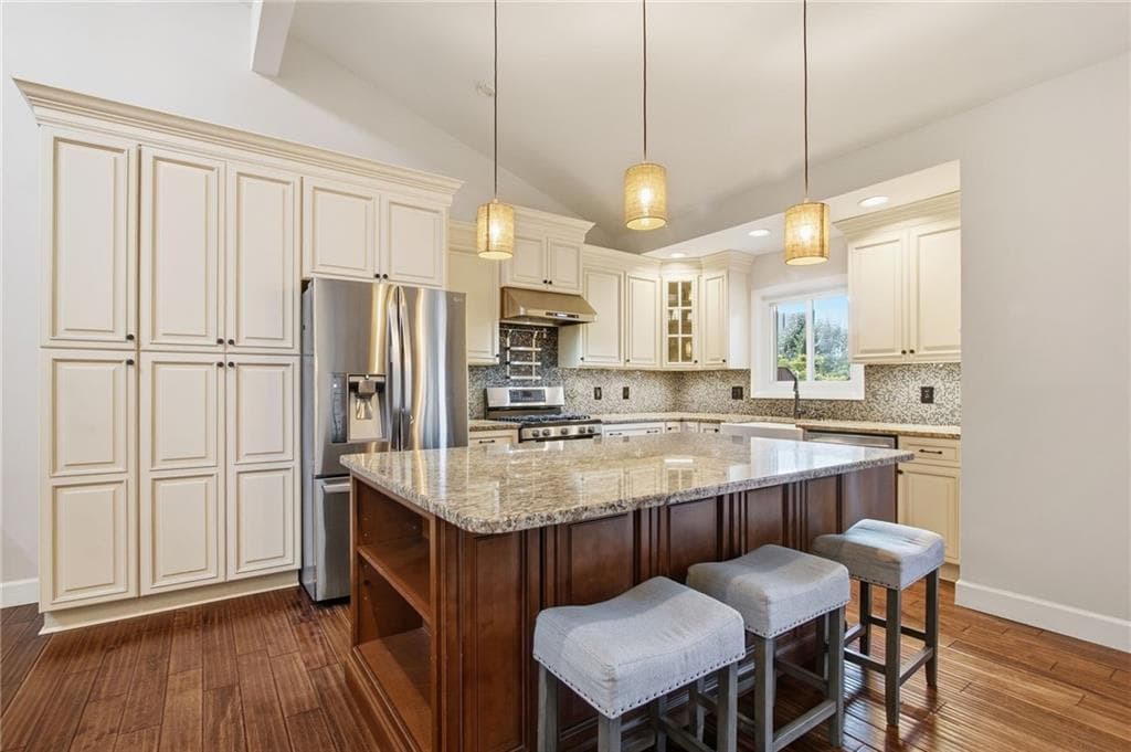 3 bedroom, 3 bathroom, 2,872 sq ft townhouse under contract at 64 Basswood Circle, Sandy Springs, GA 30328 — photo 5