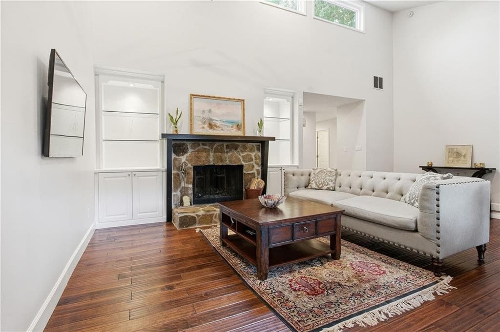3 bedroom, 3 bathroom, 2,872 sq ft townhouse under contract at 64 Basswood Circle, Sandy Springs, GA 30328 — photo 9