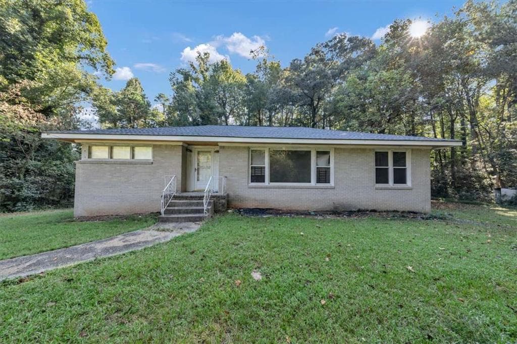 3 bedroom, 3 bathroom, 1,957 sq ft single family residence for sale at 1280 Boat Rock Road, South Fulton, GA 30331
