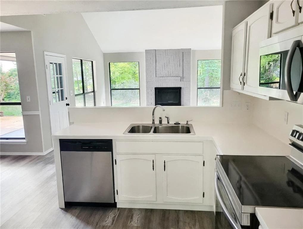 3 bedroom, 3 bathroom, 1,978 sq ft single family residence for sale at 1980 Hunters Ridge Drive, Lawrenceville, GA 30044 — photo 5
