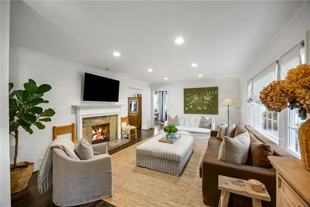 3 bedroom, 2 bathroom single family residence under contract at 3177 Towerview Drive, Atlanta, GA 30324 — photo 3