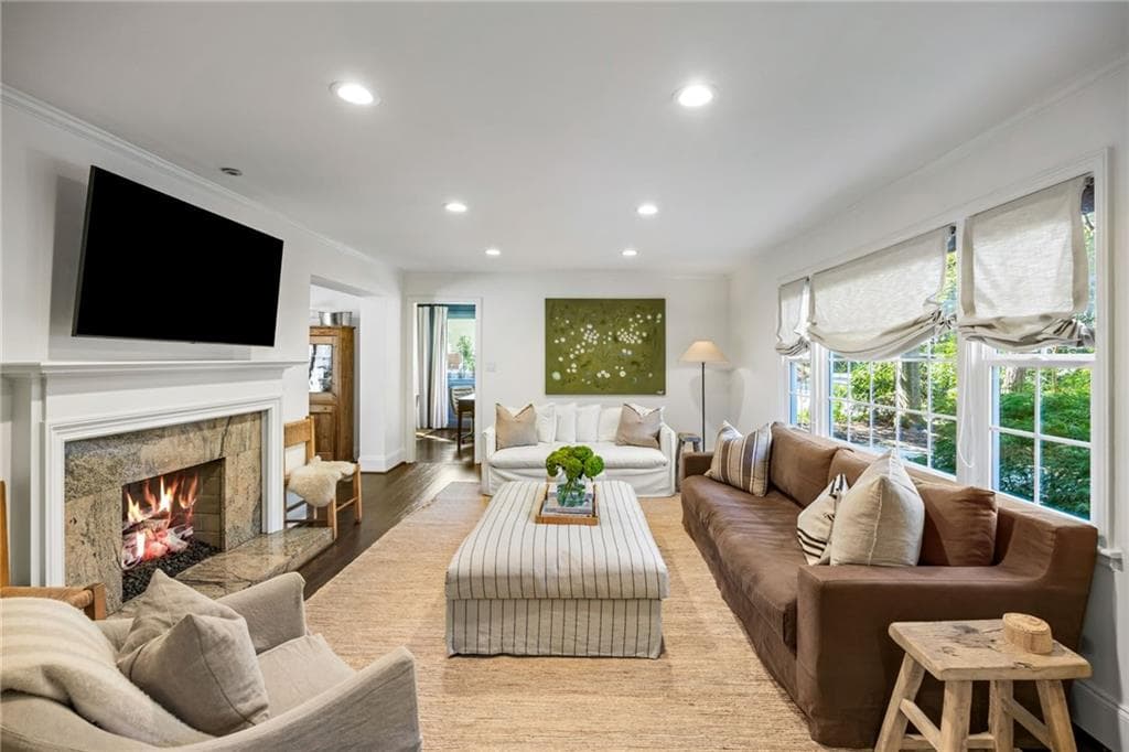 3 bedroom, 2 bathroom single family residence under contract at 3177 Towerview Drive, Atlanta, GA 30324 — photo 6