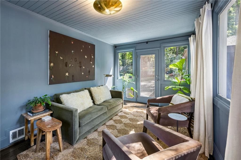 3 bedroom, 2 bathroom single family residence under contract at 3177 Towerview Drive, Atlanta, GA 30324 — photo 8