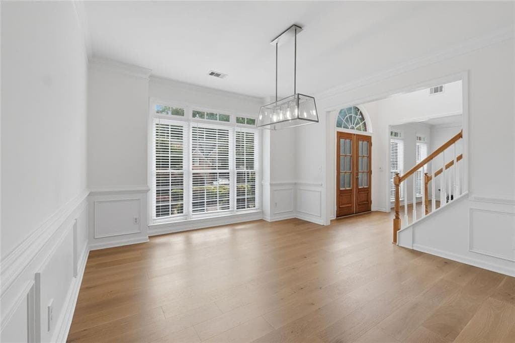 5 bedroom, 3 bathroom, 3,053 sq ft single family residence for sale at 3920 Shiloh Ridge Run, Suwanee, GA 30024 — photo 7