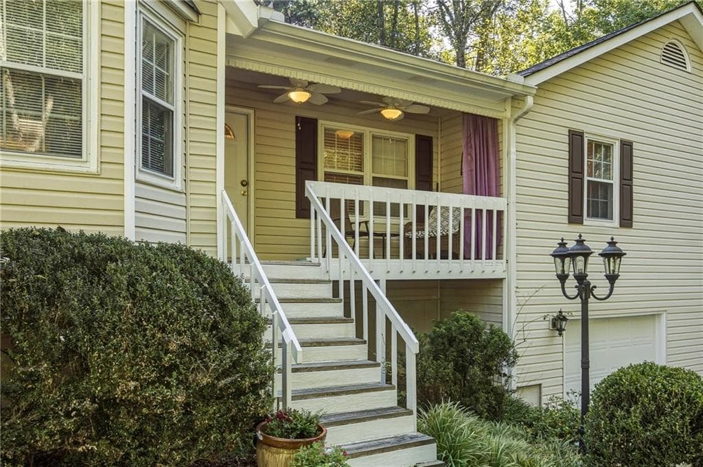 3 bedroom, 3 bathroom, 2,323 sq ft single family residence for sale at 322 Mariner Circle, Woodstock, GA 30189 — photo 2