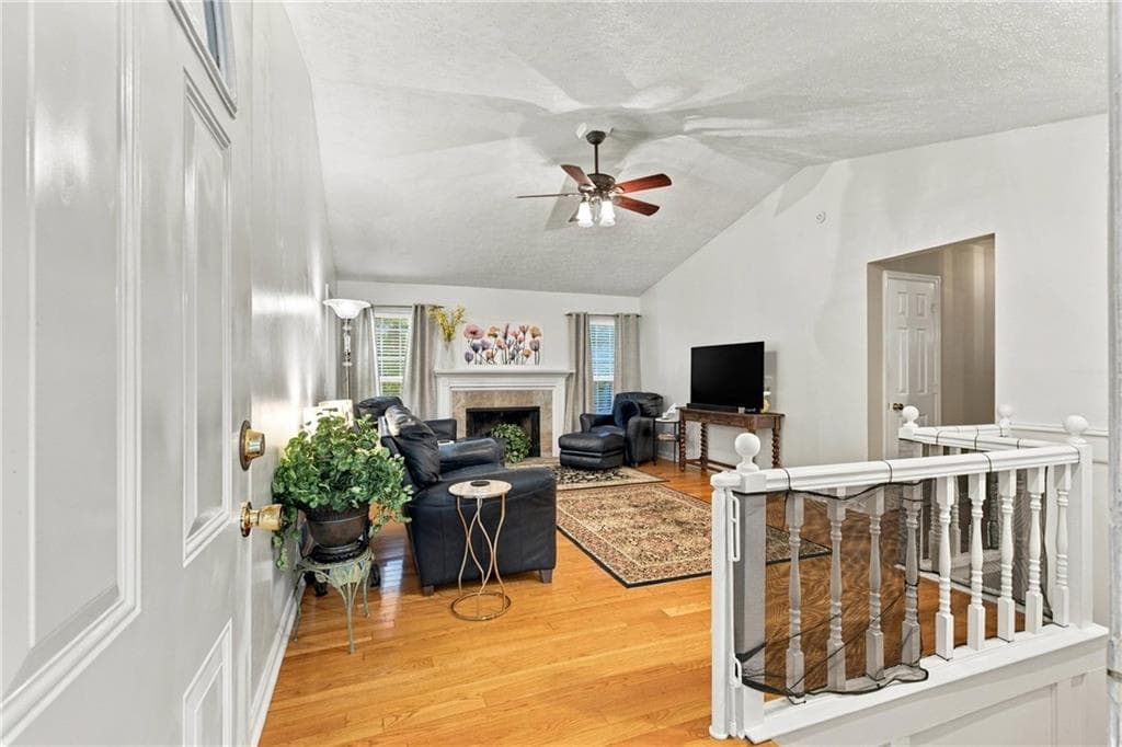 3 bedroom, 3 bathroom, 2,323 sq ft single family residence for sale at 322 Mariner Circle, Woodstock, GA 30189 — photo 3