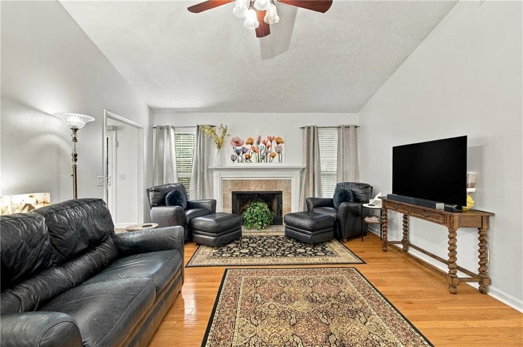 3 bedroom, 3 bathroom, 2,323 sq ft single family residence for sale at 322 Mariner Circle, Woodstock, GA 30189 — photo 4
