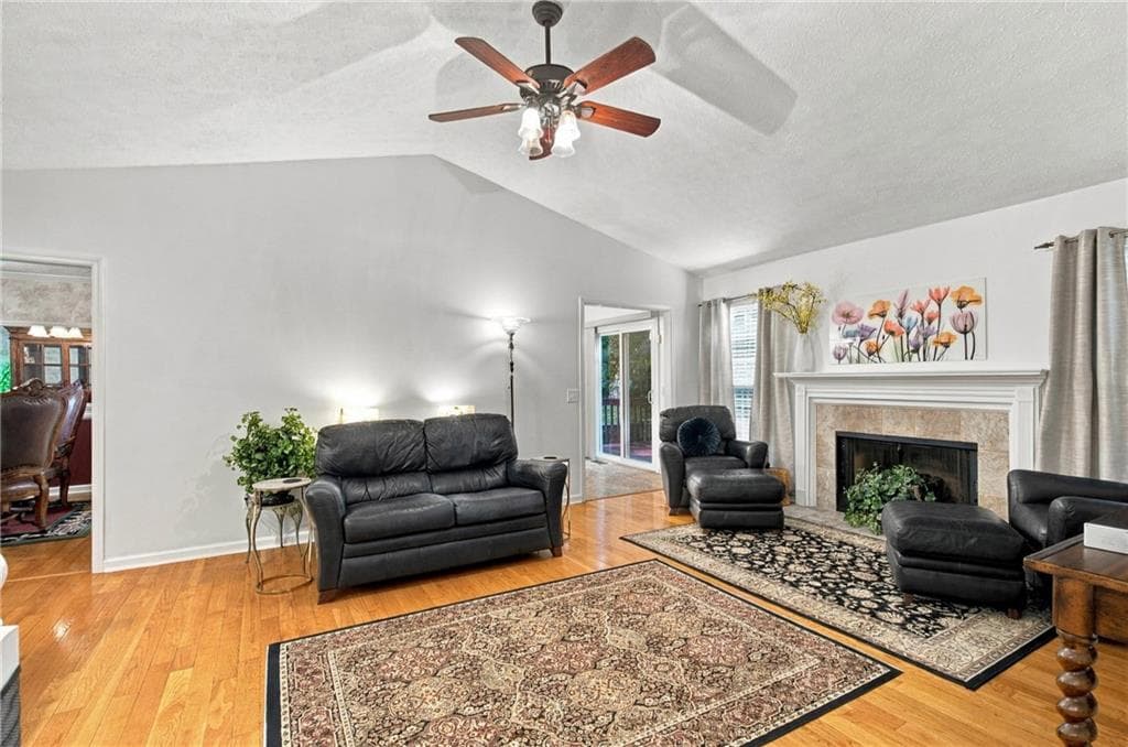 3 bedroom, 3 bathroom, 2,323 sq ft single family residence for sale at 322 Mariner Circle, Woodstock, GA 30189 — photo 5