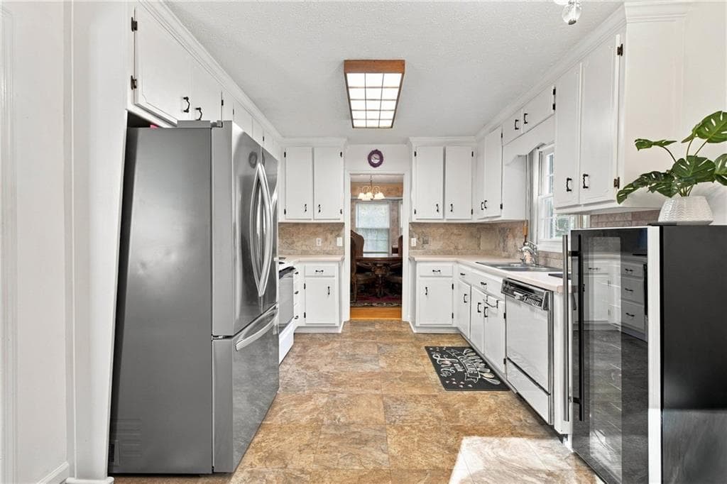 3 bedroom, 3 bathroom, 2,323 sq ft single family residence for sale at 322 Mariner Circle, Woodstock, GA 30189 — photo 8