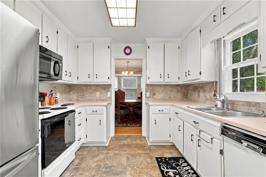 3 bedroom, 3 bathroom, 2,323 sq ft single family residence for sale at 322 Mariner Circle, Woodstock, GA 30189 — photo 9