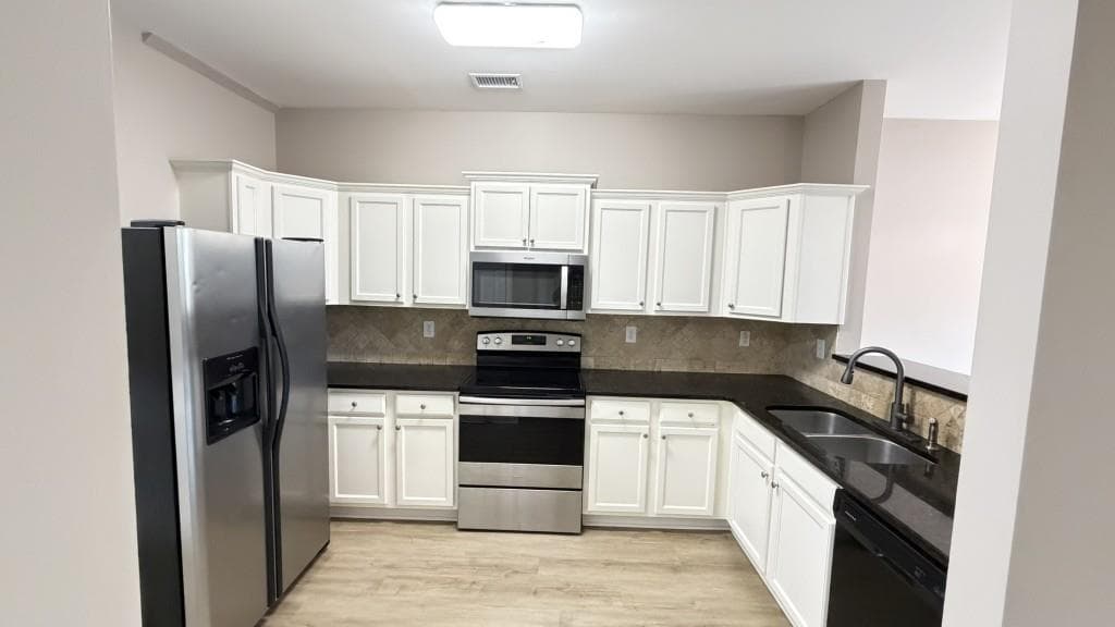 3 bedroom, 3 bathroom, 1,550 sq ft townhouse for rent at 3116 Garrard Place 7, Atlanta, GA 30360 for $2,450 a month — photo 2