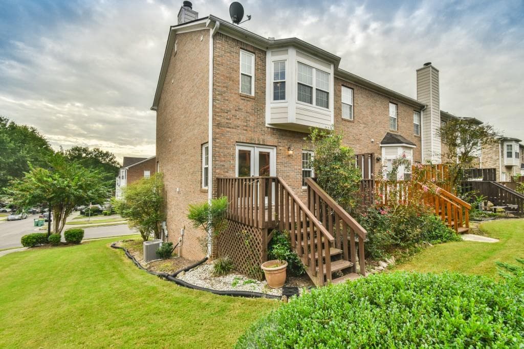 2 bedroom, 3 bathroom, 1,834 sq ft townhouse for sale at 2184 Mill Garden Run, Buford, GA 30519 — photo 3