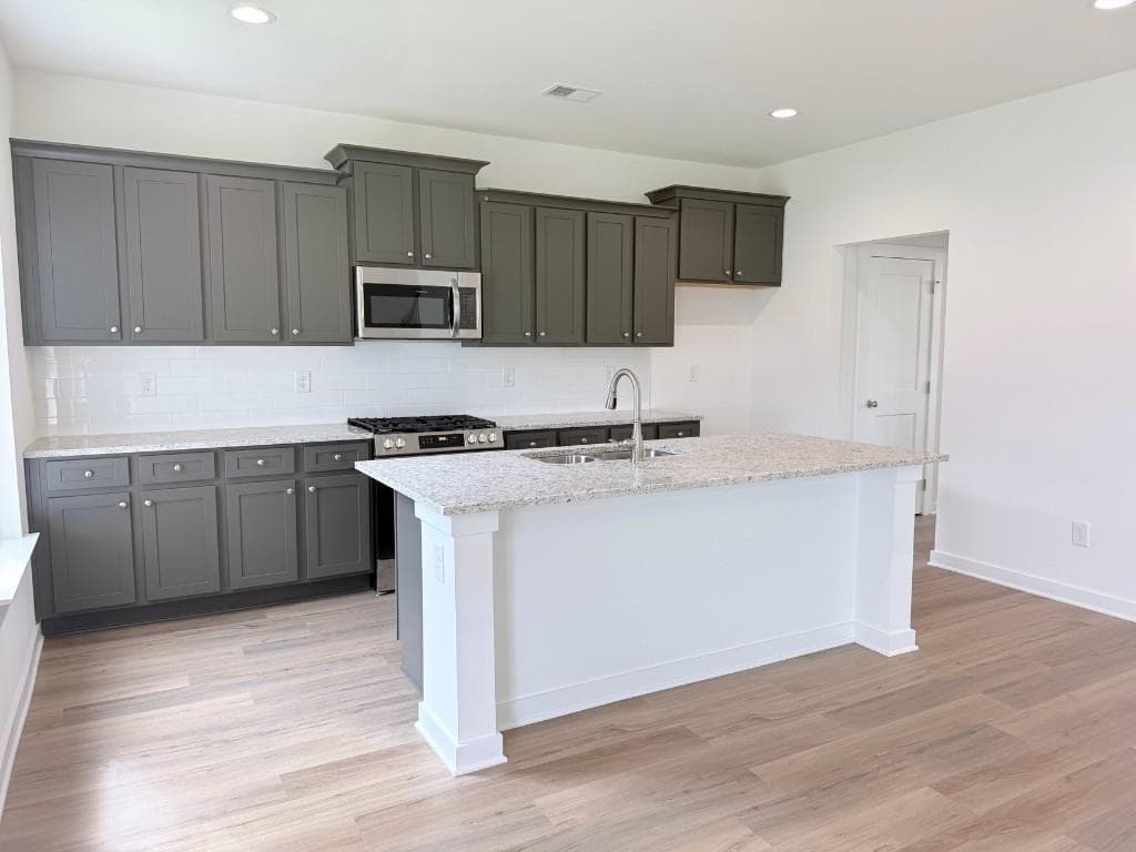 4 bedroom, 3 bathroom, 2,159 sq ft single family residence for sale at 140 Cochin Drive, Statham, GA 30666 — photo 6
