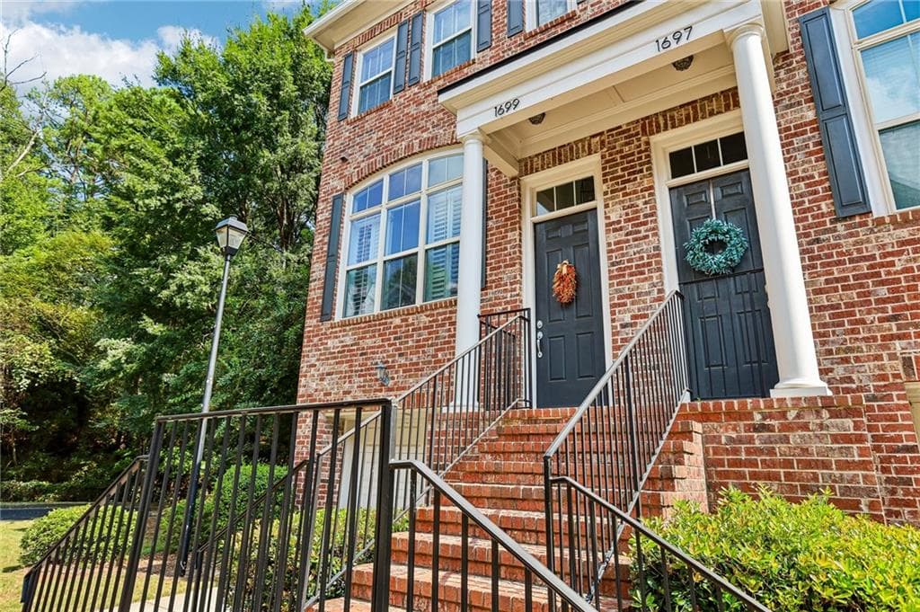 3 bedroom, 4 bathroom, 2,008 sq ft condominium under contract at 1699 Mosaic Way, Smyrna, GA 30080 — photo 2