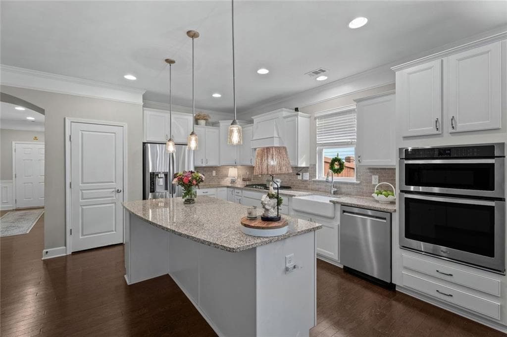 3 bedroom, 2 bathroom, 2,606 sq ft single family residence under contract at 7235 Ashford Manor Way, Cumming, GA 30040 — photo 3