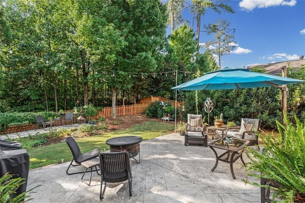 3 bedroom, 2 bathroom, 2,606 sq ft single family residence under contract at 7235 Ashford Manor Way, Cumming, GA 30040 — photo 6