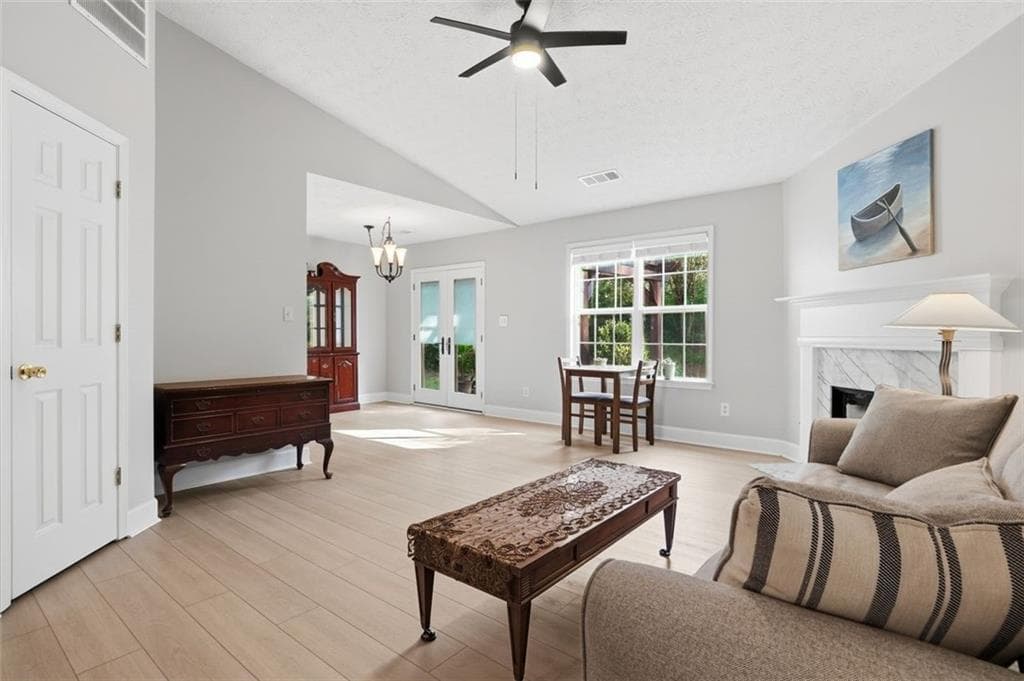 3 bedroom, 2 bathroom, 1,499 sq ft single family residence under contract at 1215 Hillcrest Glenn Circle, Sugar Hill, GA 30518 — photo 3