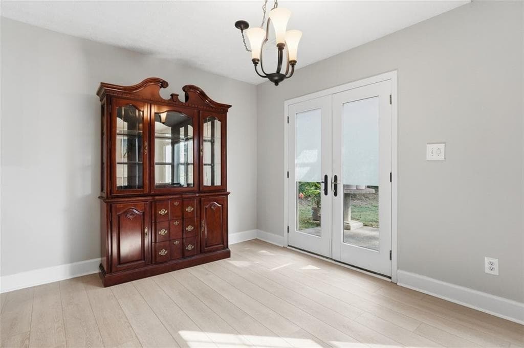 3 bedroom, 2 bathroom, 1,499 sq ft single family residence under contract at 1215 Hillcrest Glenn Circle, Sugar Hill, GA 30518 — photo 6