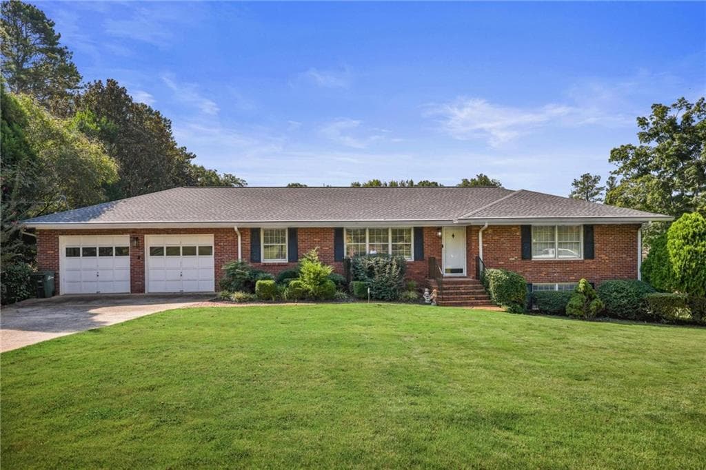 3 bedroom, 2 bathroom, 1,965 sq ft single family residence for sale at 479 Banks Street, Marietta, GA 30064 — photo 2