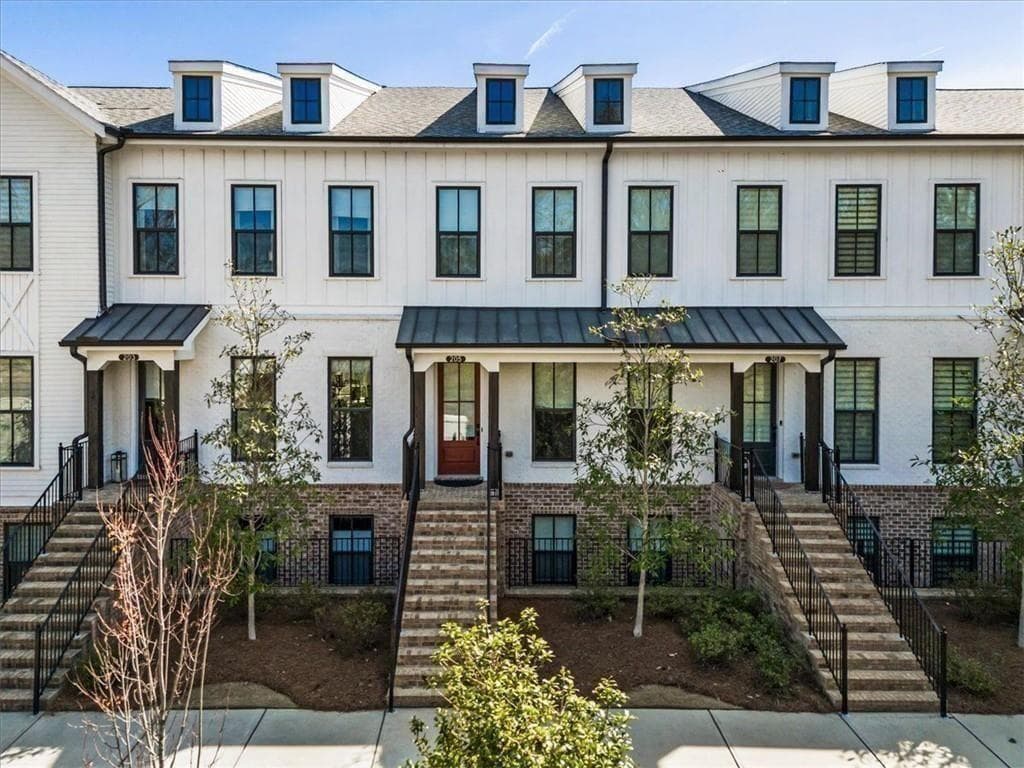 3 bedroom, 4 bathroom, 2,500 sq ft townhouse for sale at 205 Phillips Lane, Alpharetta, GA 30009 — photo 1 of 82