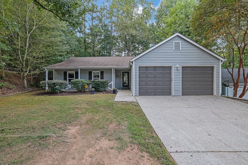 3 bedroom, 2 bathroom, 1,546 sq ft single family residence for sale at 10650 Colony Glen Drive, Johns Creek, GA 30022 — photo 6