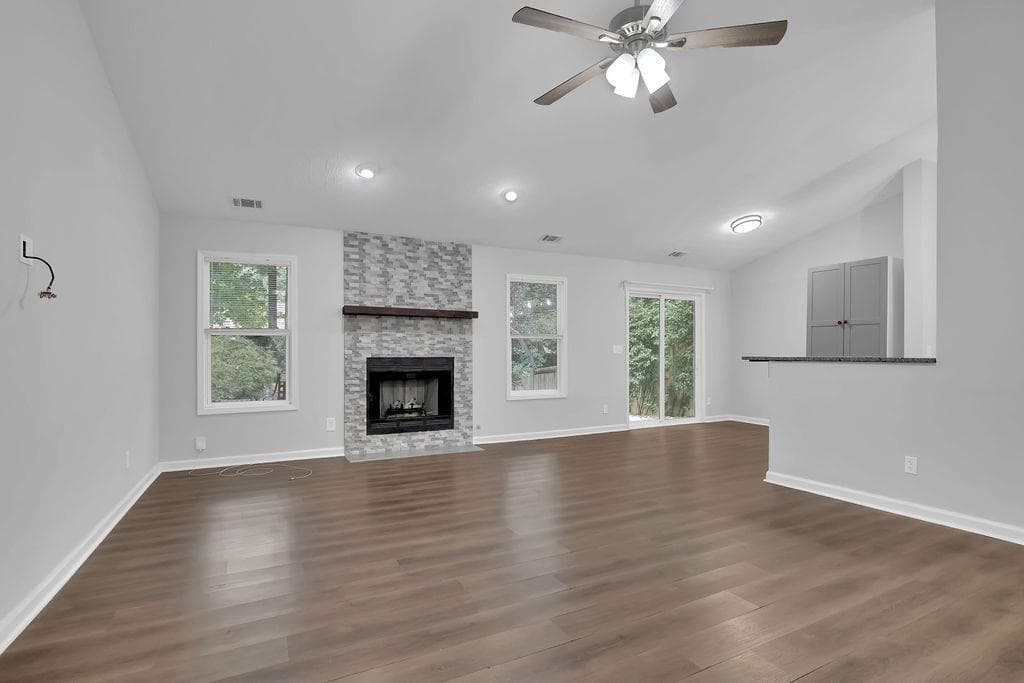 3 bedroom, 2 bathroom, 1,546 sq ft single family residence for sale at 10650 Colony Glen Drive, Johns Creek, GA 30022 — photo 7