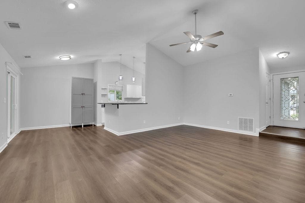 3 bedroom, 2 bathroom, 1,546 sq ft single family residence for sale at 10650 Colony Glen Drive, Johns Creek, GA 30022 — photo 9