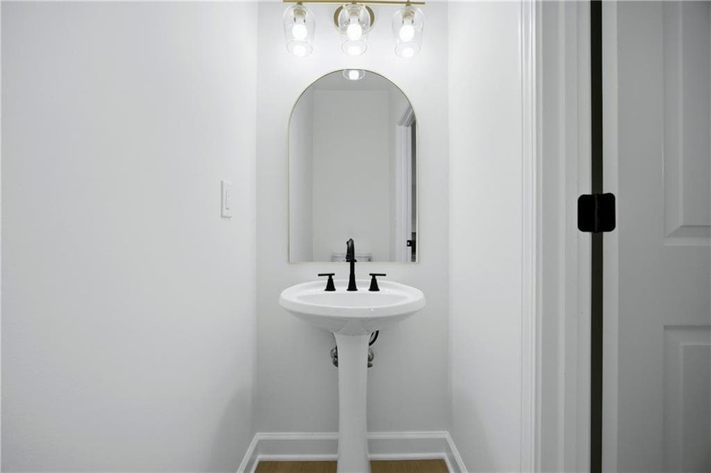 5 bedroom, 3 bathroom, 3,554 sq ft single family residence for sale at 3580 Chartwell Boulevard, Suwanee, GA 30024 — photo 7
