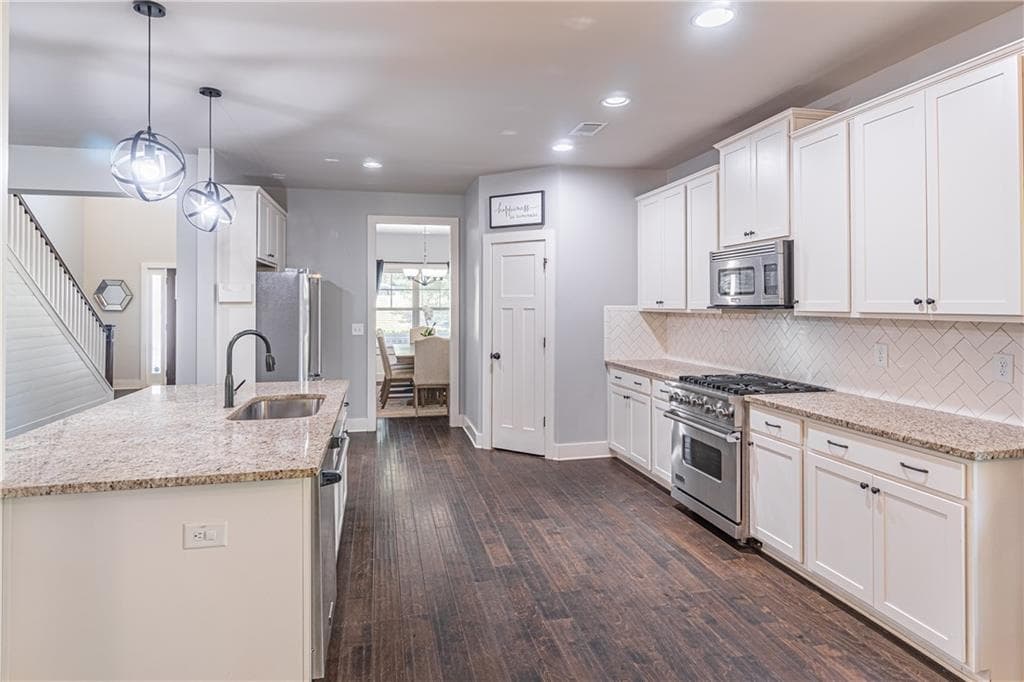 4 bedroom, 3 bathroom, 2,888 sq ft single family residence for sale at 1221 Shiva Boulevard, Winder, GA 30680 — photo 2